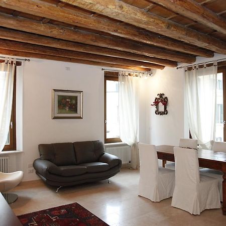 Centre 2 Bedroom Flat Верона Экстерьер фото