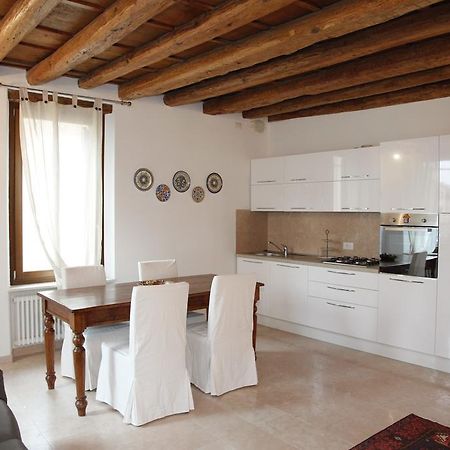 Centre 2 Bedroom Flat Верона Экстерьер фото