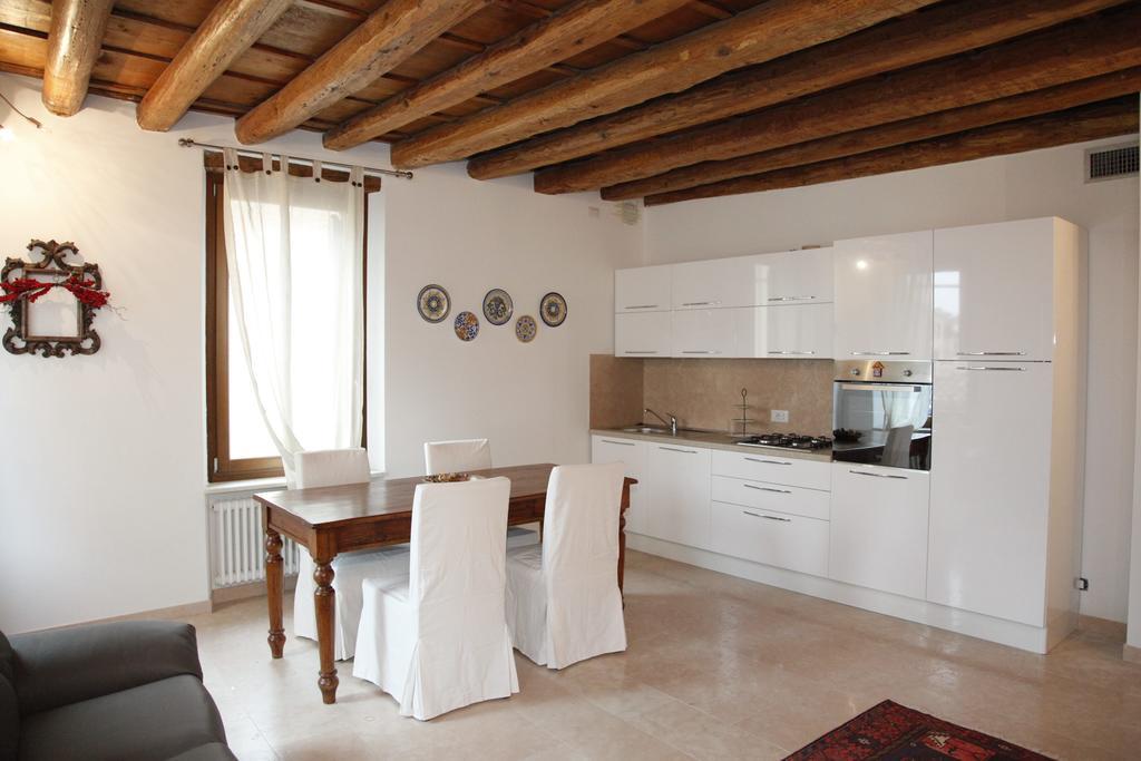 Centre 2 Bedroom Flat Верона Экстерьер фото